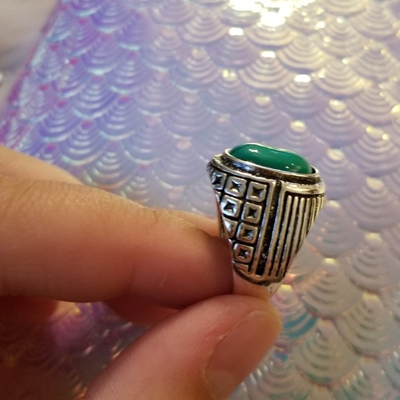 💎 Green resin stone metal ring - Picture 4 of 5